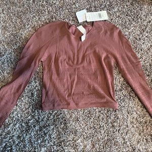 Large Fabletics long sleeve cropped workout top. Does not fit.